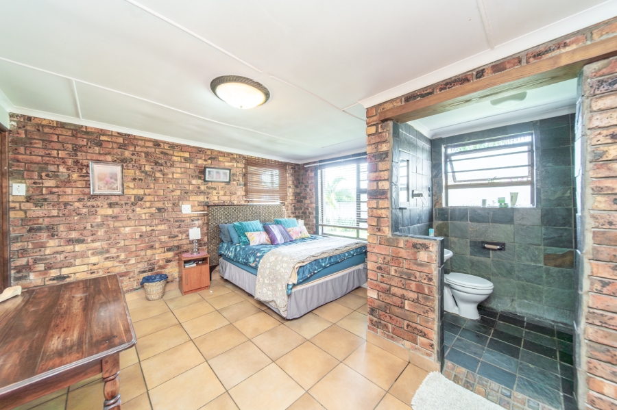 5 Bedroom Property for Sale in Gonubie Eastern Cape